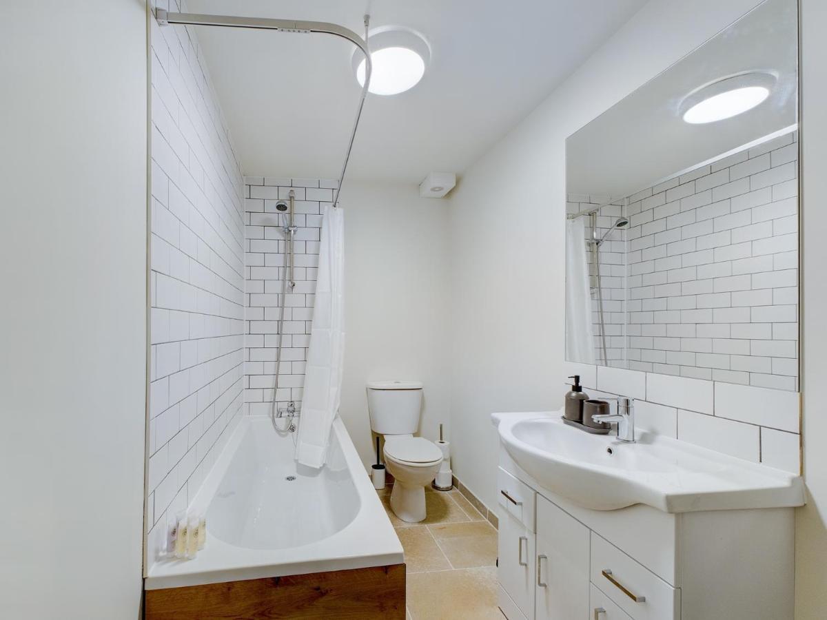 Duplex Redhill Town Centre Apt By Livingo Stays 외부 사진